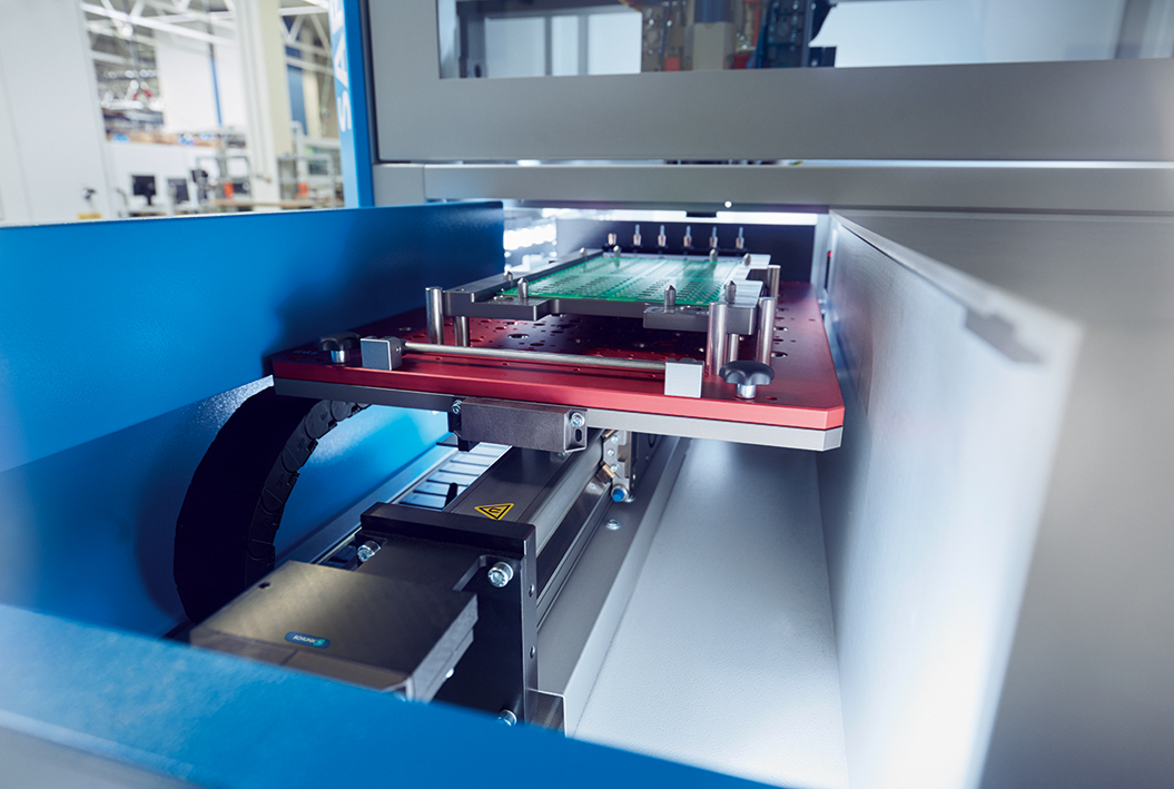 铣刀式分板机一般有什么特点?